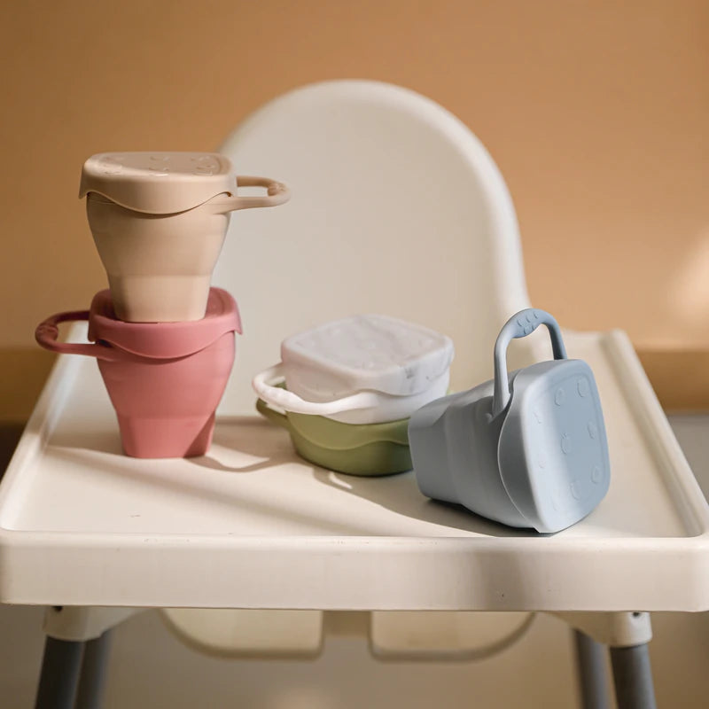 Copo de Snacks Dobrável em Silicone – Design Quadrado com Tampa