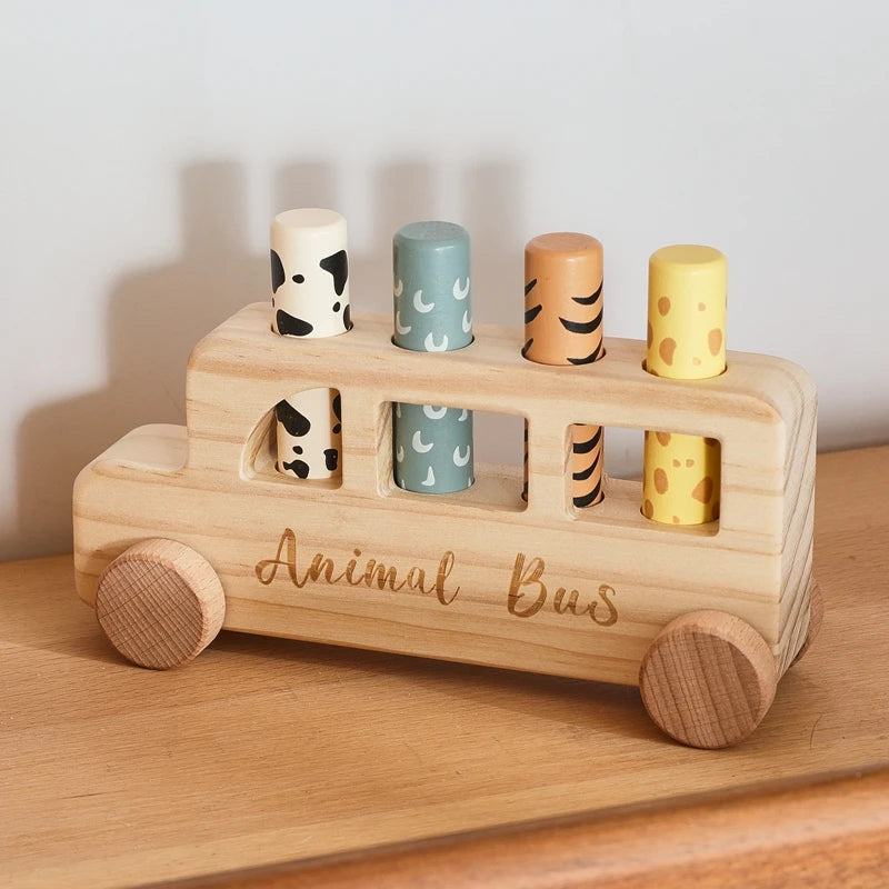 Autocarro de Madeira com Pinos de Animais