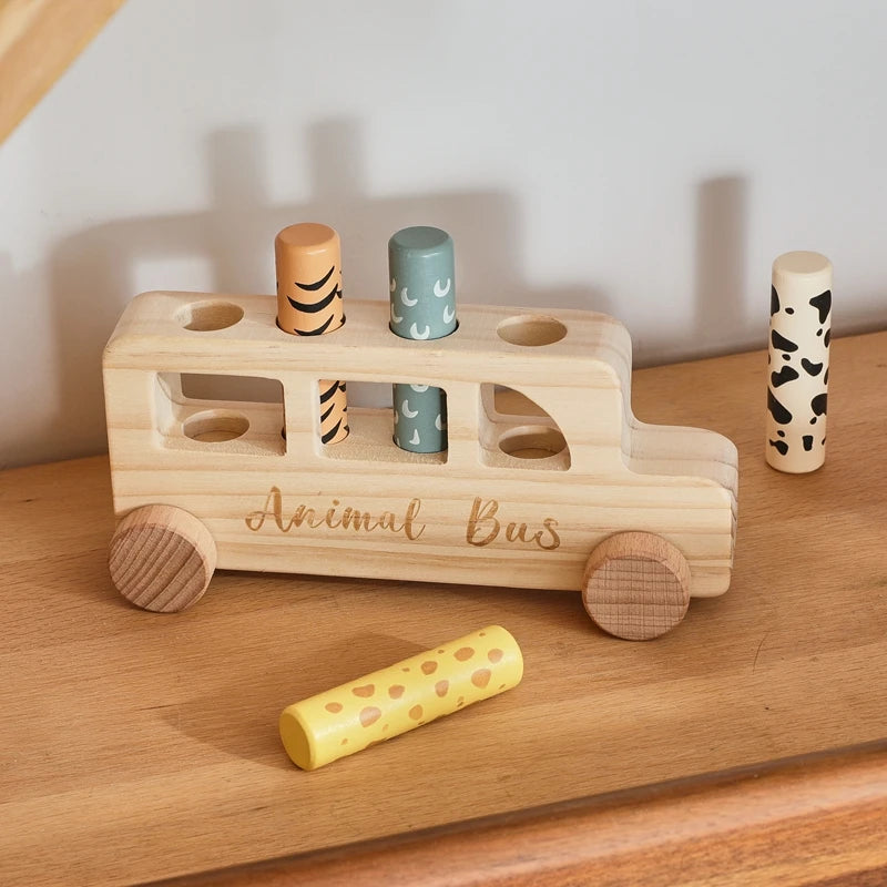 Autocarro de Madeira com Pinos de Animais