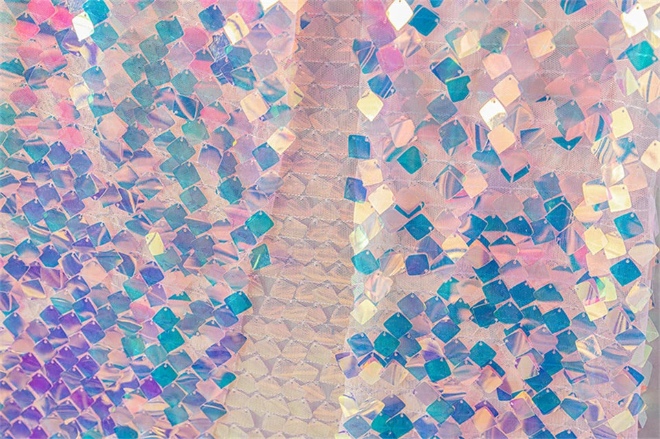 Capa mágica rosa com lantejoulas iridescentes – brilho encantado para meninas