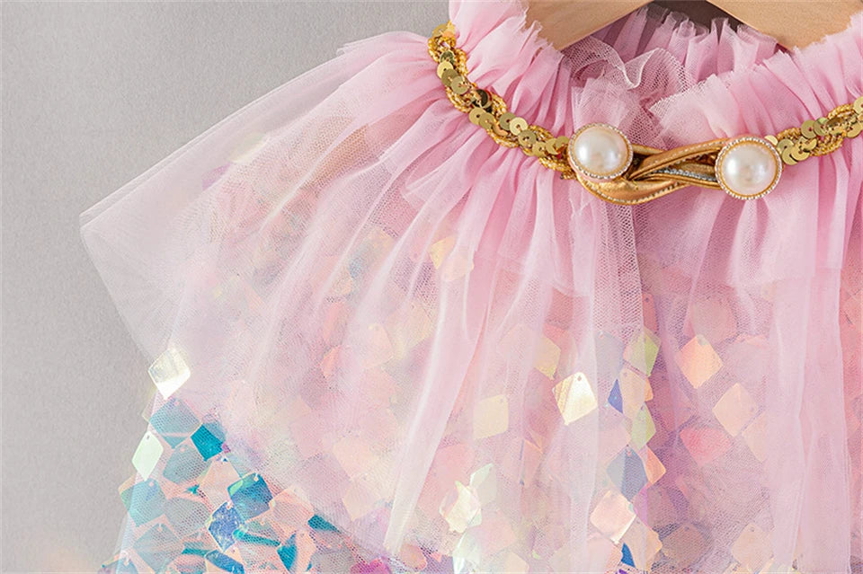 Capa mágica rosa com lantejoulas iridescentes – brilho encantado para meninas
