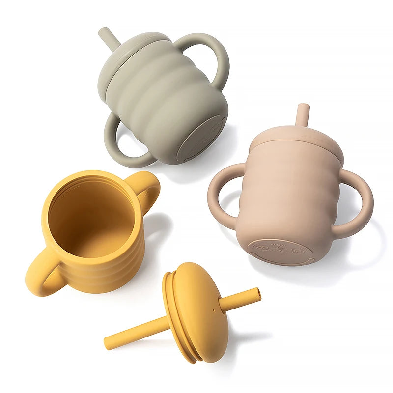 Copo de Silicone com Palhinha e Pegas Laterais, Design Ondulado, Antiderrapante