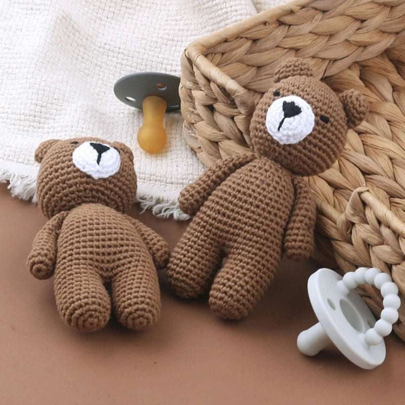 Ursinho Teddy em croché – Boneco artesanal para bebés