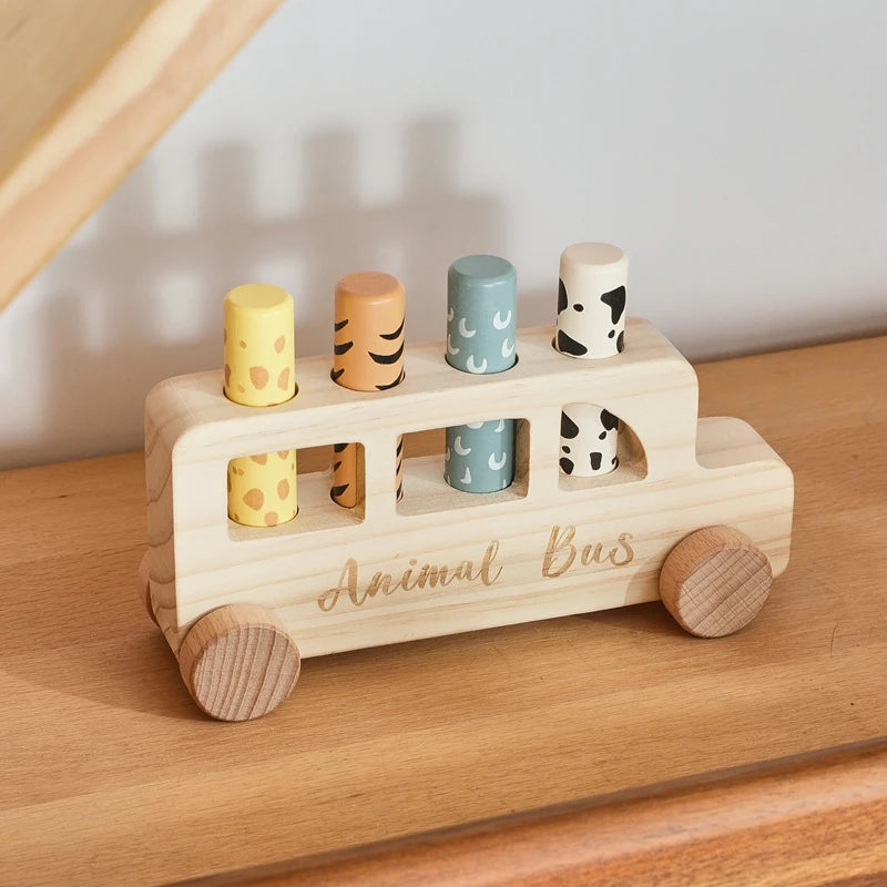 Autocarro de Madeira com Pinos de Animais