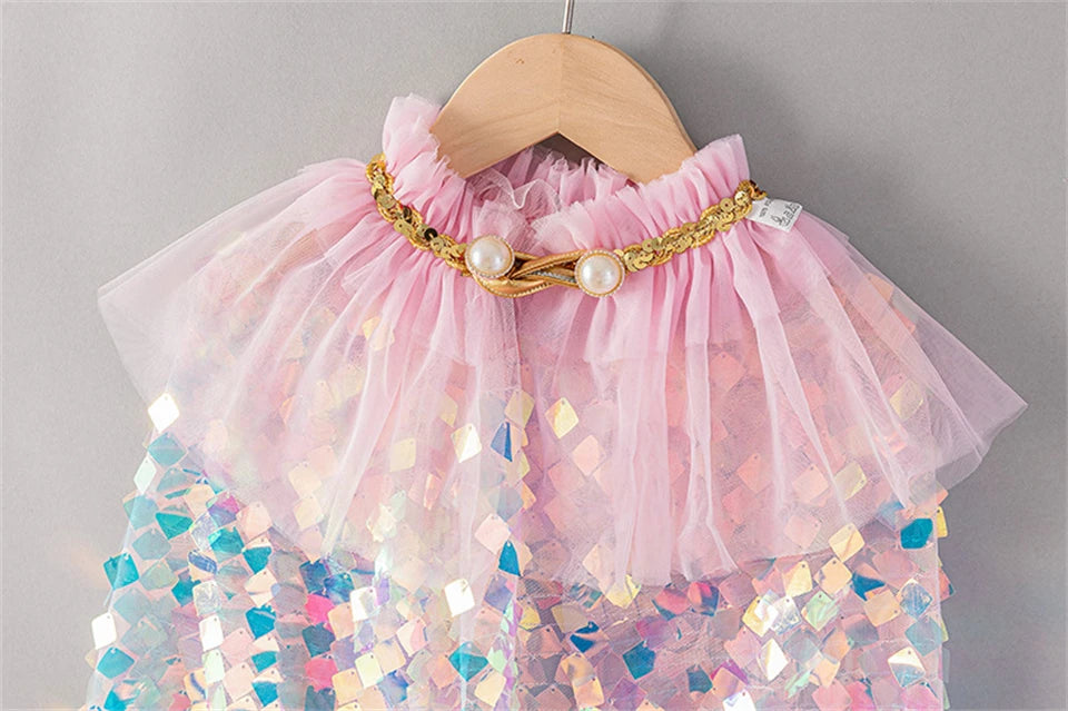 Capa mágica rosa com lantejoulas iridescentes – brilho encantado para meninas