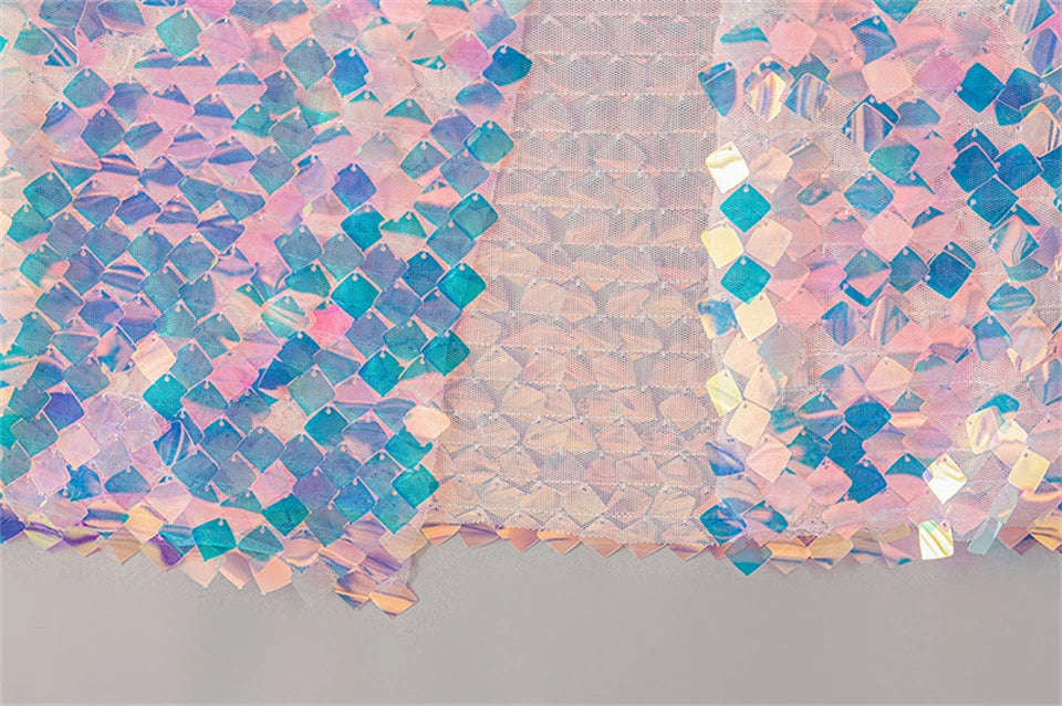 Capa mágica rosa com lantejoulas iridescentes – brilho encantado para meninas