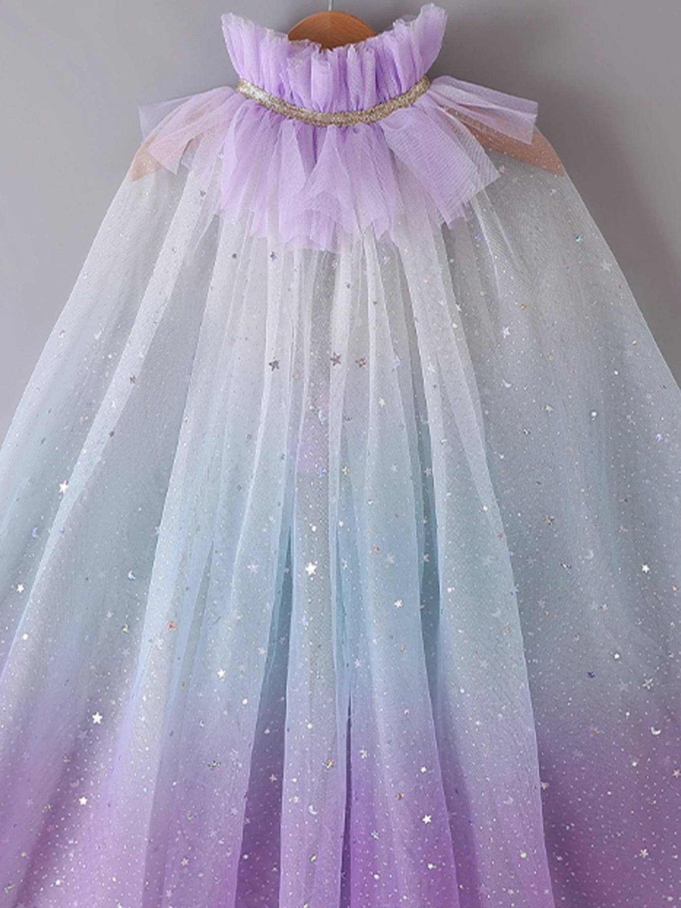 Capa arco-íris de tule com brilhos – fantasia mágica para meninas