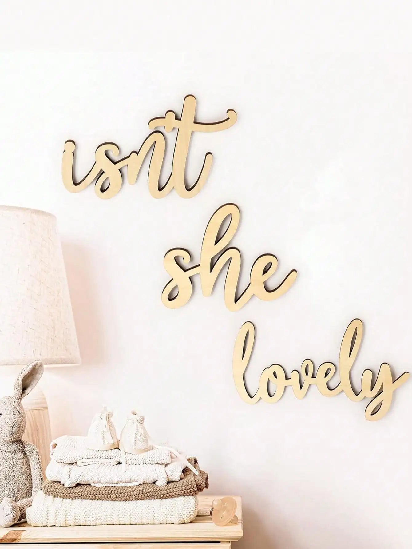 Frase decorativa “Isn’t she lovely”