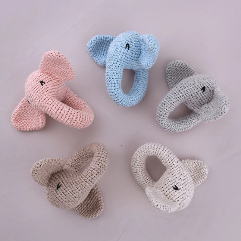 Chocalho de Elefante em Croché – Brinquedo Sensorial para Bebés