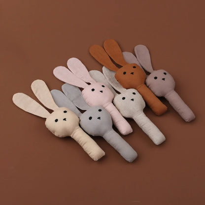 Chocalho de Coelho em Tecido - Companheiro Suave para os Primeiros Sons do Bebé