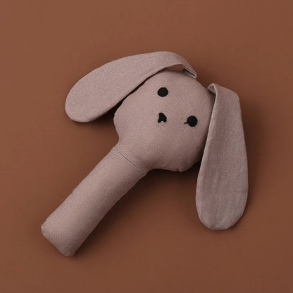Chocalho de Coelho em Tecido - Companheiro Suave para os Primeiros Sons do Bebé