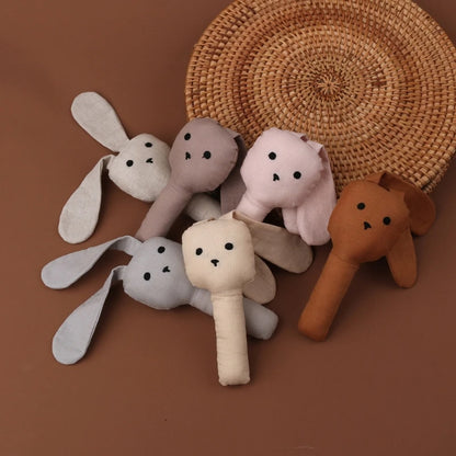 Chocalho de Coelho em Tecido - Companheiro Suave para os Primeiros Sons do Bebé