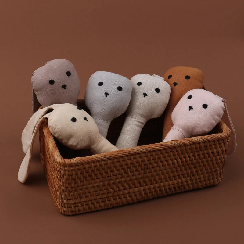 Chocalho de Coelho em Tecido - Companheiro Suave para os Primeiros Sons do Bebé