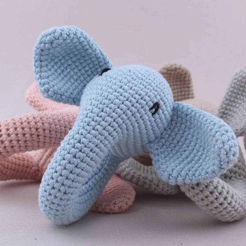 Chocalho de Elefante em Croché – Brinquedo Sensorial para Bebés