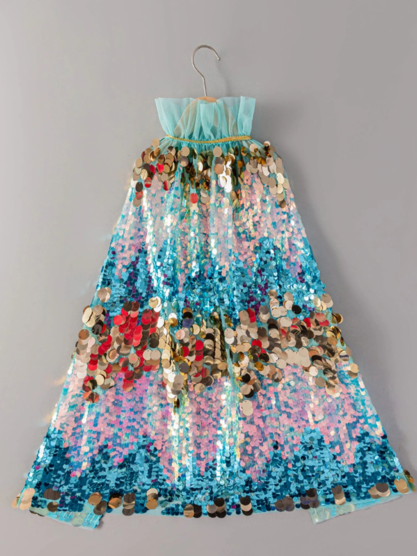 Capa mágica azul com lantejoulas – fantasia encantada para meninas