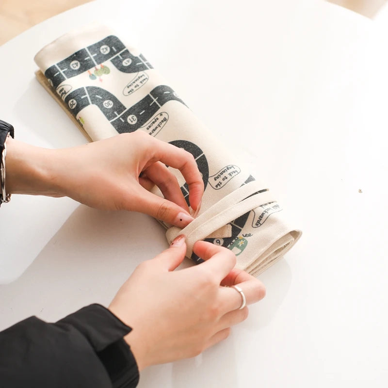 Viagem pela Cidade – Jogo Montessori com Tapete e Carrinhos