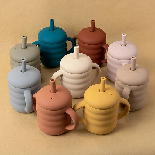 Copo de Silicone com Palhinha e Pegas Laterais, Design Ondulado, Antiderrapante