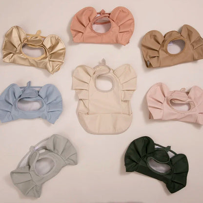 Babete Impermeável com Folhos – Elegância e Proteção à Hora da Papa