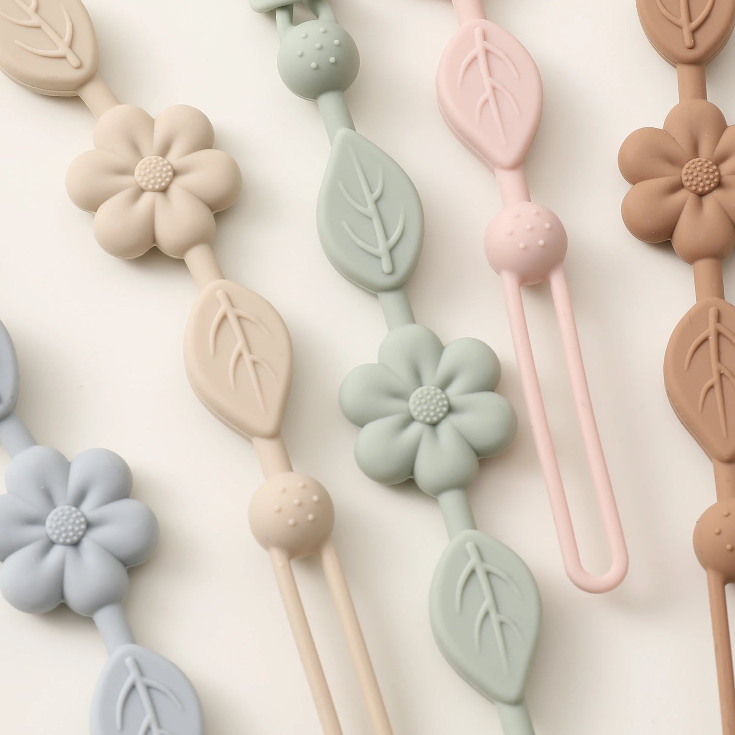 Clip de chupeta em silicone – modelo floral com clip de madeira