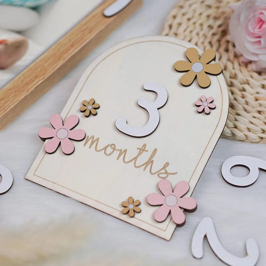 Placa Marco Mensal em Madeira – Flores Delicadas