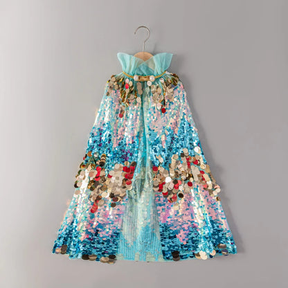 Capa mágica azul com lantejoulas – fantasia encantada para meninas