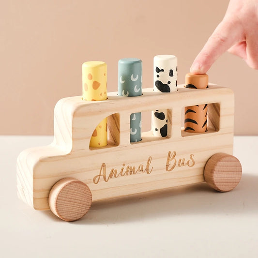 Autocarro de Madeira com Pinos de Animais