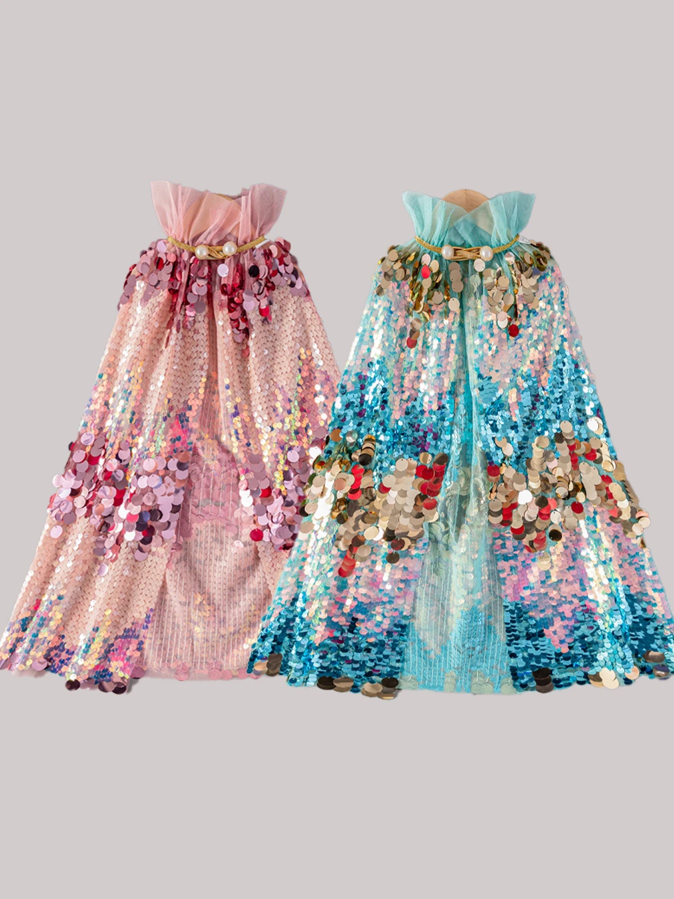 Capa mágica azul com lantejoulas – fantasia encantada para meninas