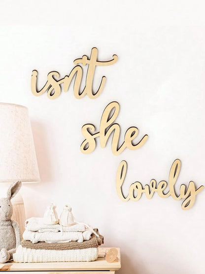 Frase decorativa “Isn’t she lovely”