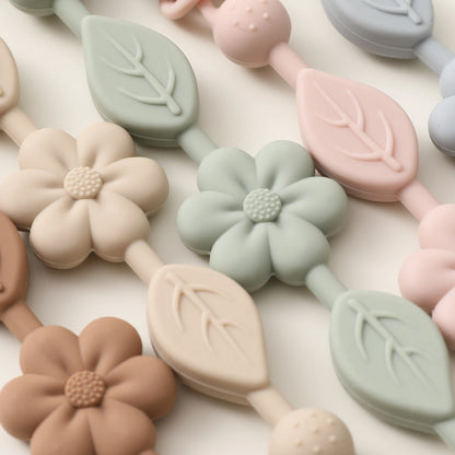 Clip de chupeta em silicone – modelo floral com clip de madeira